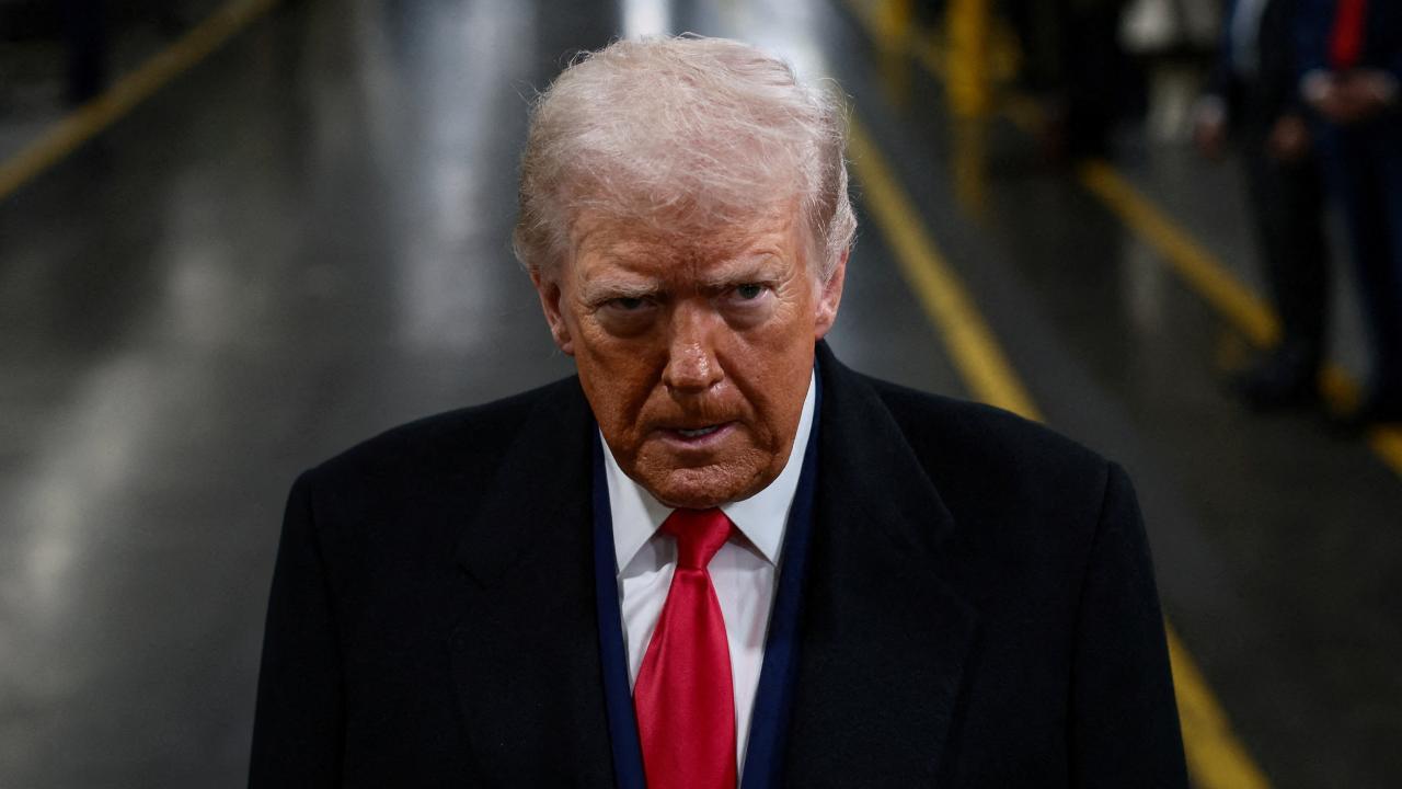 Trump'ın onay oranı düşmeye devam ediyor