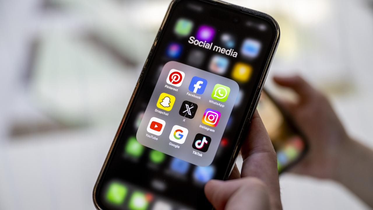 5 soruda sosyal medya düzenlemesi