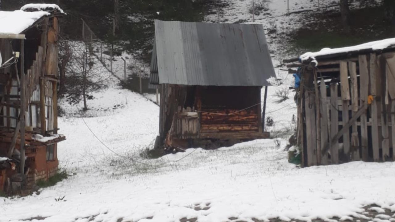 Ankara'nın yüksek kesimlerine kar yağdı