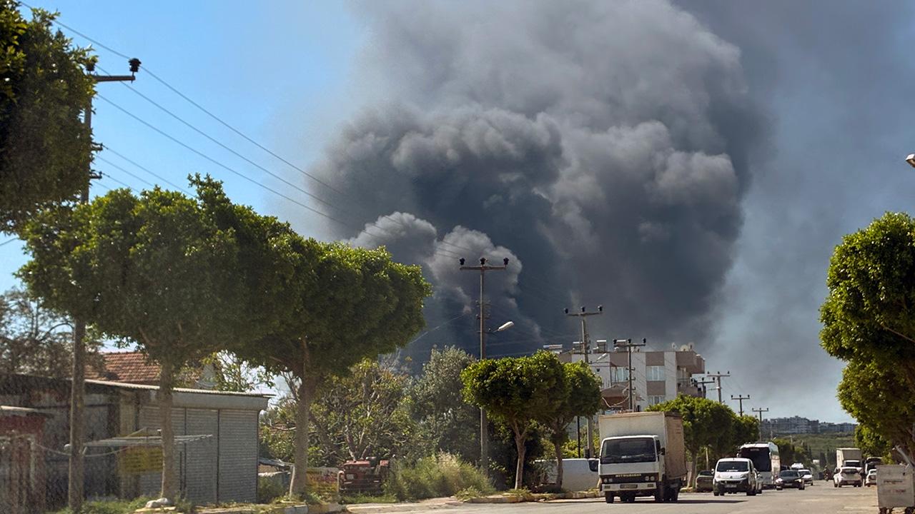 Antalya'da depo yangını