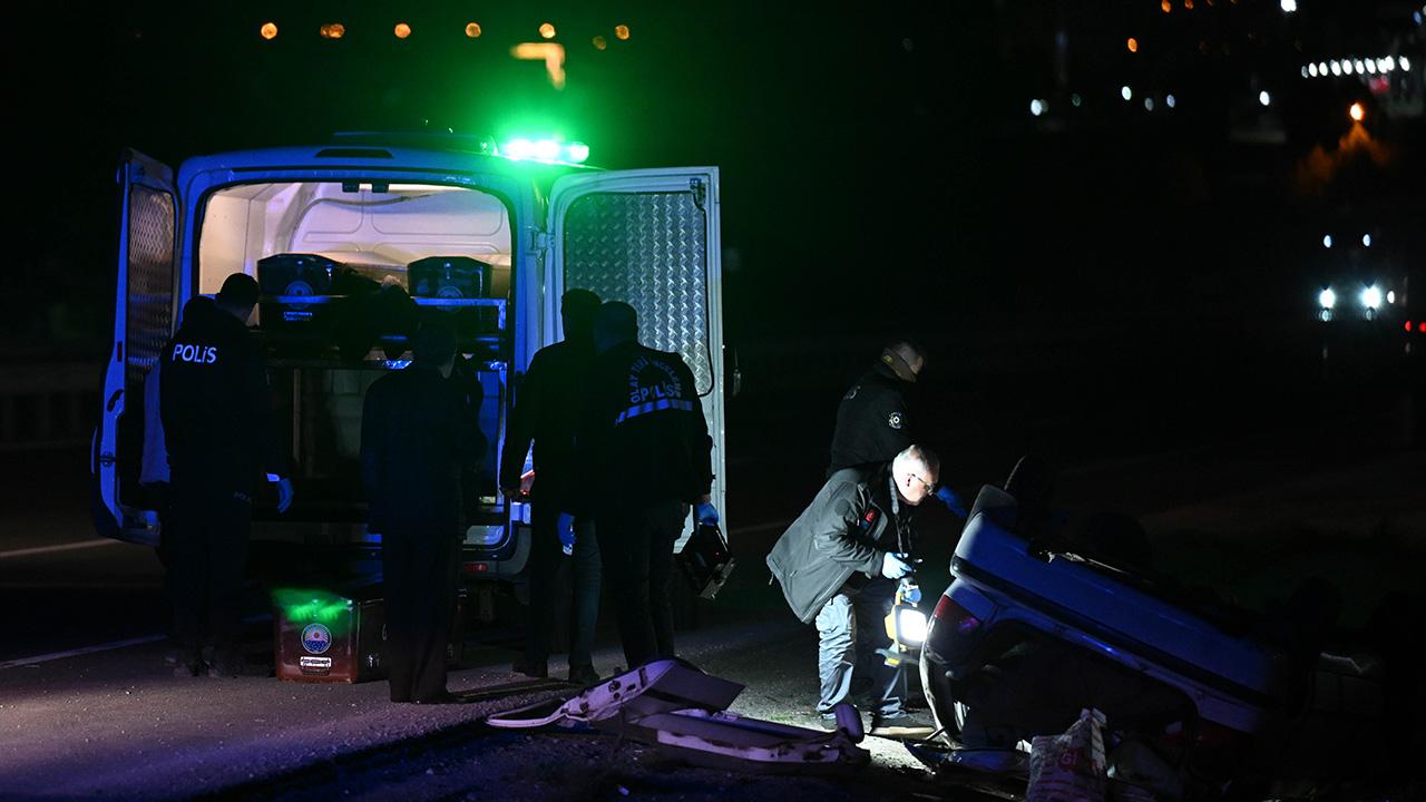 Takla atan otomobil hurdaya döndü: 1 ölü, 2 yaralı