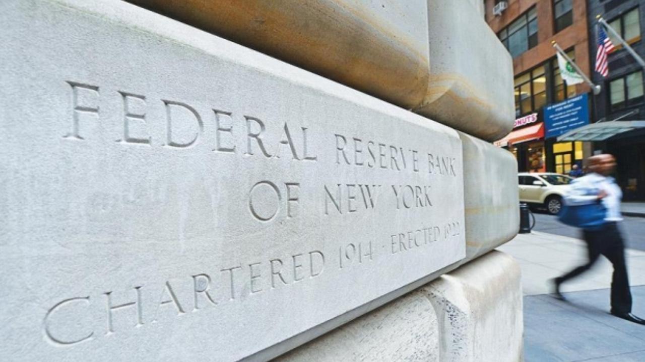 Uzmanlar Fed'in faiz indirim rotasında kalacağını öngörüyor