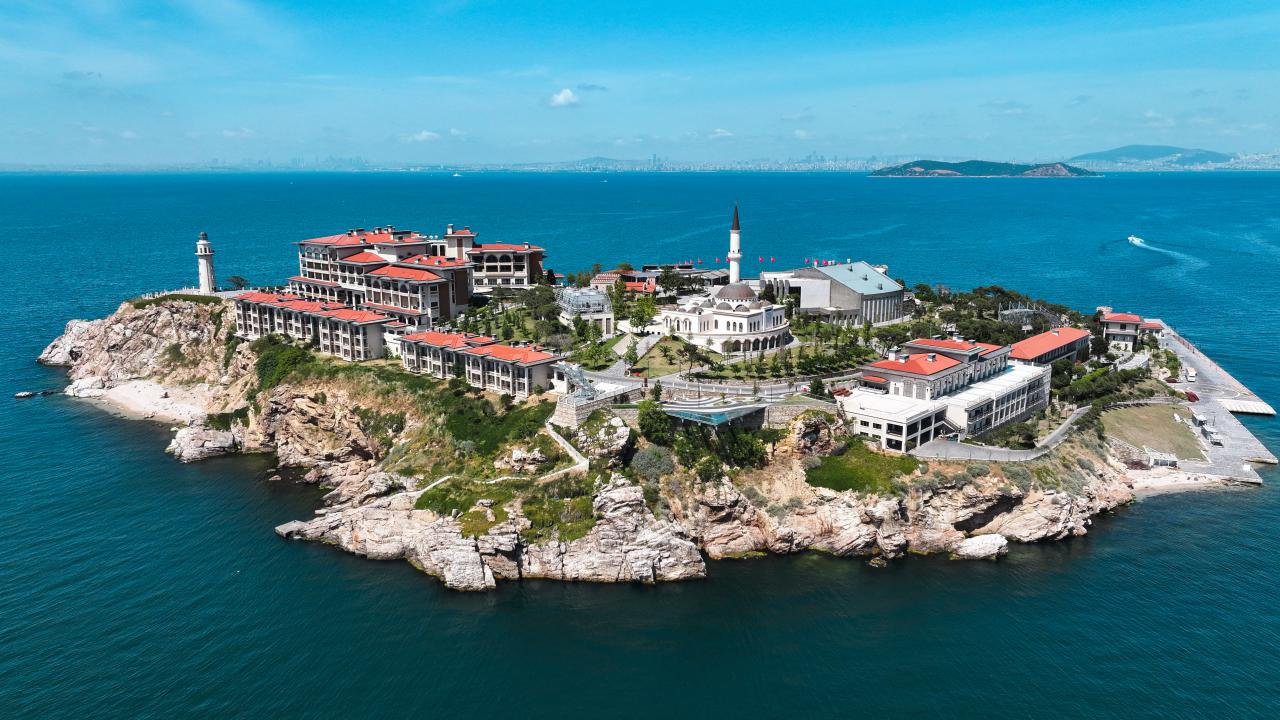 İstanbul'da 20 bin öğrenci Demokrasi ve Özgürlükler Adası'nı ziyaret edecek