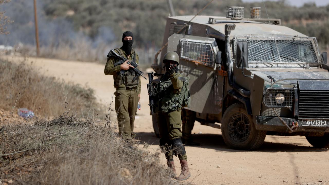 İşgalci İsrail ordusu Batı Şeria'da 2 Filistinliyi gözaltına aldı, tarım arazilerini tahrip etti