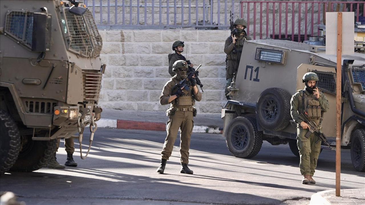 İşgalci İsrail'in Batı Şeria'daki saldırı ve baskınlarında 2 Filistinli yaralandı