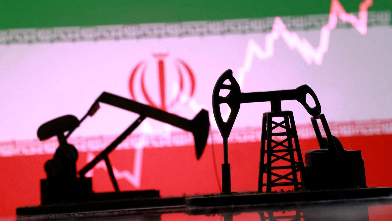 Hürmüz'de abluka devam ediyor: Brent petrol 120 doları gördü
