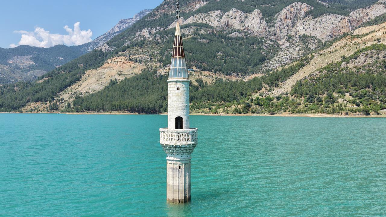 Alaköprü Barajı'nın dolmasıyla eski yerleşim yeri su altında kaldı
