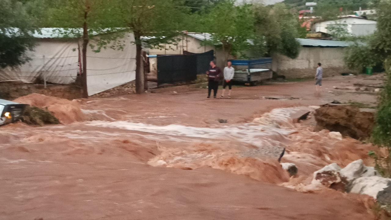 Adana'da sağanak sele dönüştü: Sele kapılan 1 kişi hayatını kaybetti