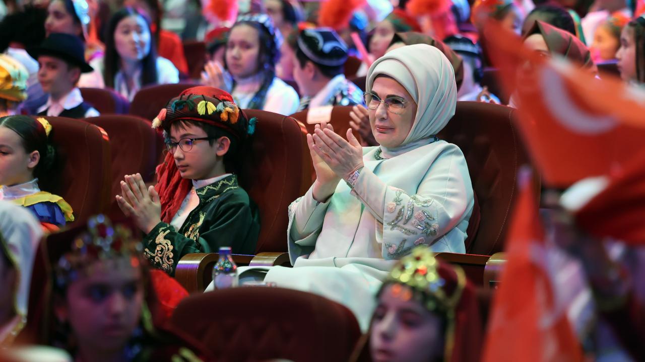 Emine Erdoğan: Çocuklar yarının rengini ve istikametini belirleyen en gerçek gücümüzdür