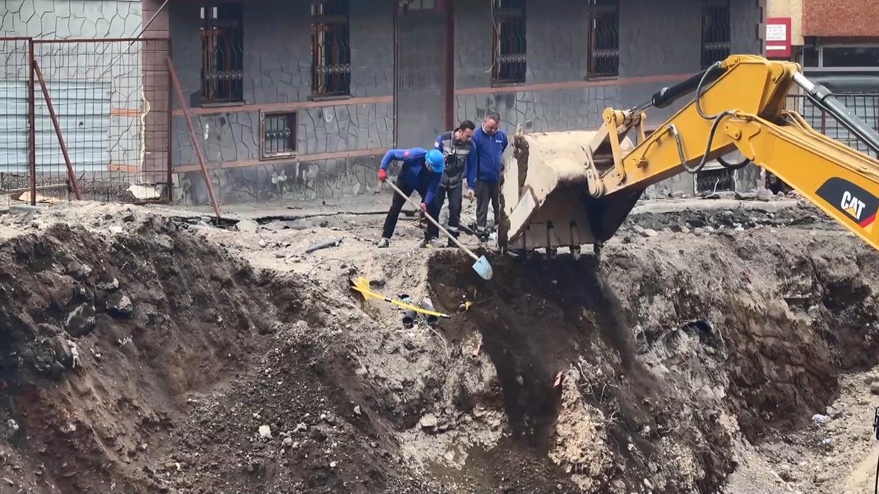 İş makinesi doğal gaz borusunu patlattı, ekipler alarma geçti