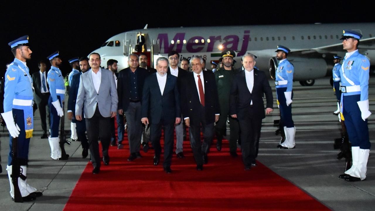 Arakçi, Pakistan heyetine Tahran'ın beklentilerini iletti