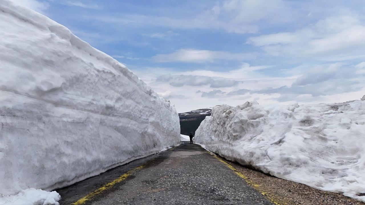 Orduda bahar yerine kış: 4 metrelik karla mücadele