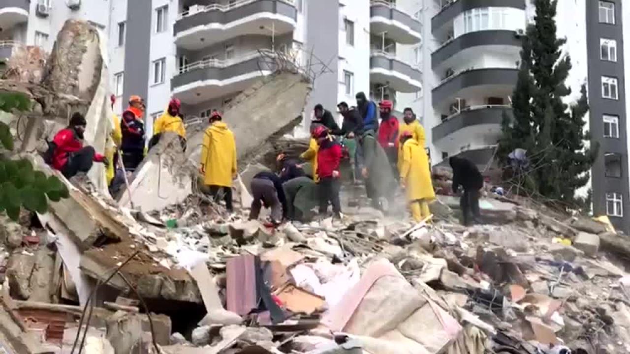 Depremde yıkılan apartmanın firari müteahhidi Tayland'da yakalandı