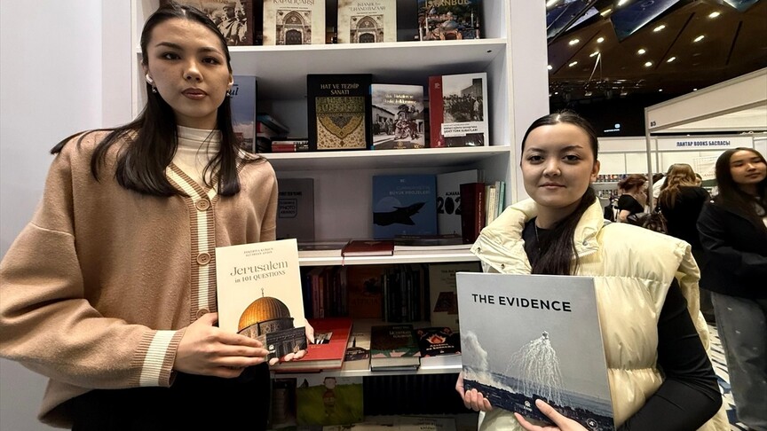 Kazakistan'daki kitap fuarında AA yayınları okurlarla buluşuyor
