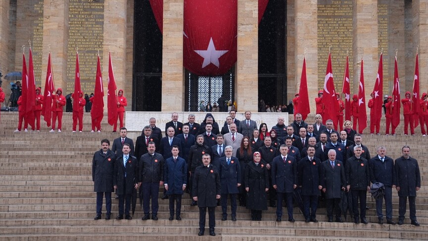 Bakan Tekin 23 Nisan Ulusal Egemenlik ve Çocuk Bayramı dolayısıyla Anıtkabir'i ziyaret etti