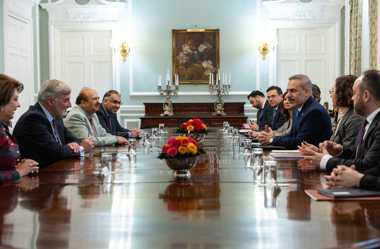 Dışişleri Bakanı Fidan, İngiltere'de Lordlar Kamarası ve Avam Kamarası üyeleriyle görüştü