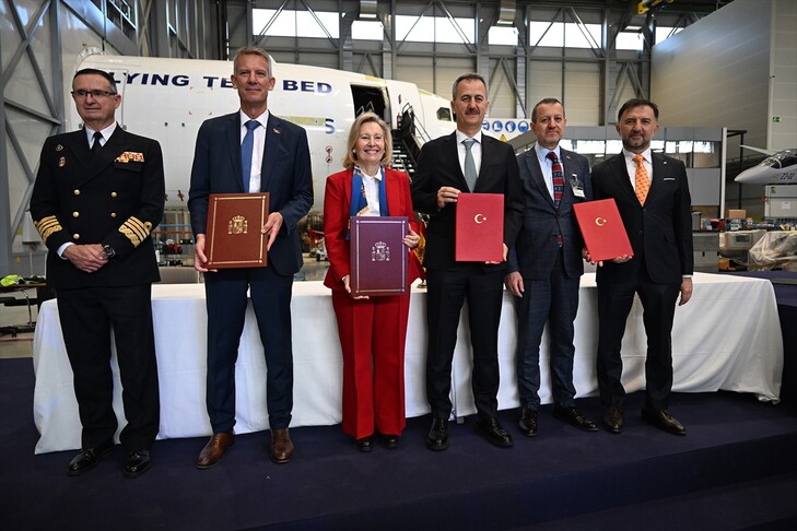 HÜRJET'in İspanya'ya ihracına ilişkin Madrid'de imza töreni yapıldı