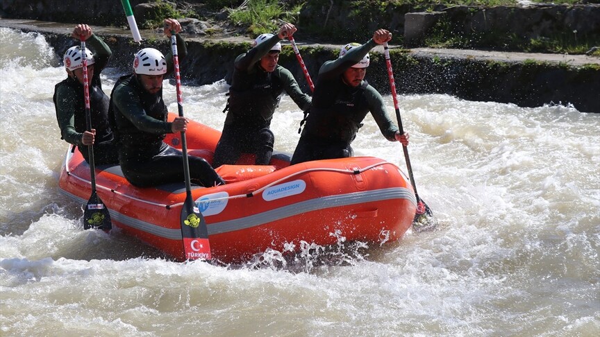 Dünya Şampiyonası'nda madalya kazanan raftingcilerin ilk durağı Fırtına Deresi oldu